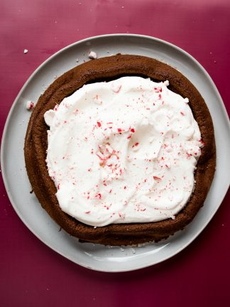 round chocolate flourless cake