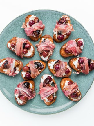 plate of grape fig crostini