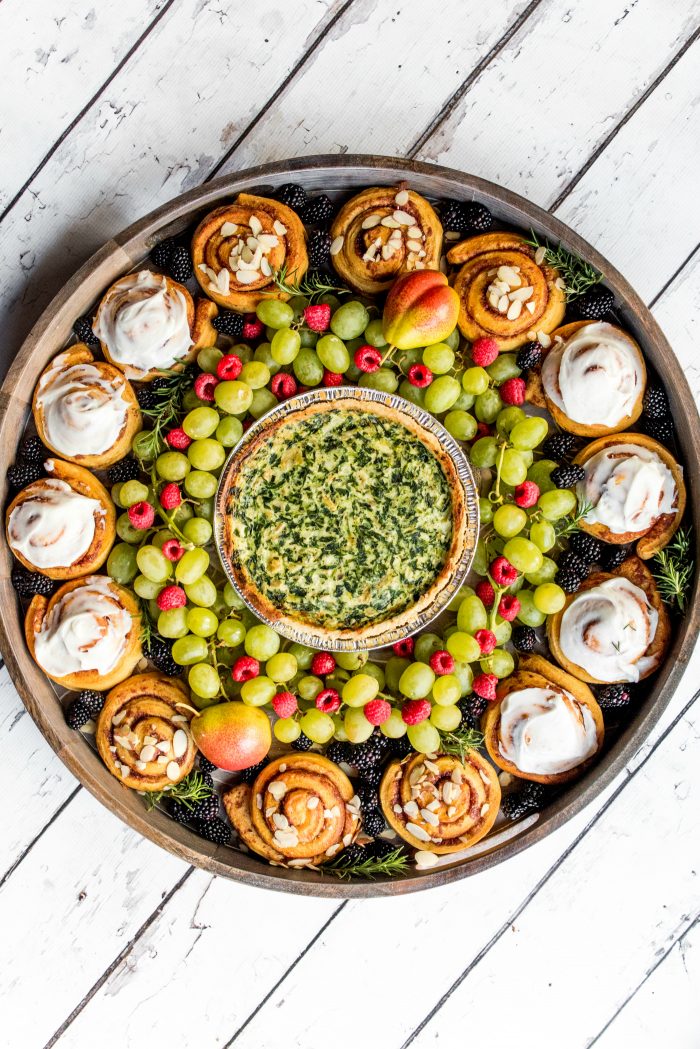 EASY Quiche Wreath Breakfast Board