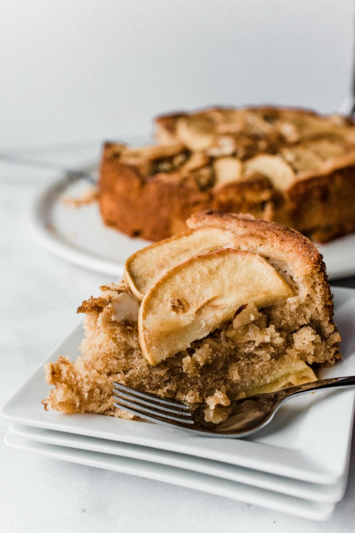 DELiSH Spelt Cinnamon Apple Cake