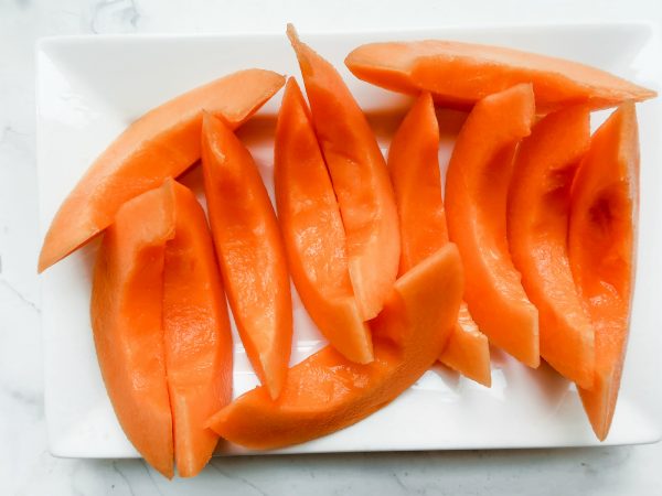plate of cantaloupe slices
