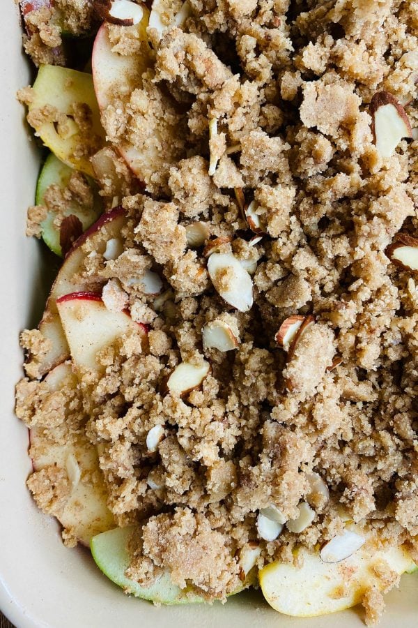 Crumble topping without oats on pears and apples