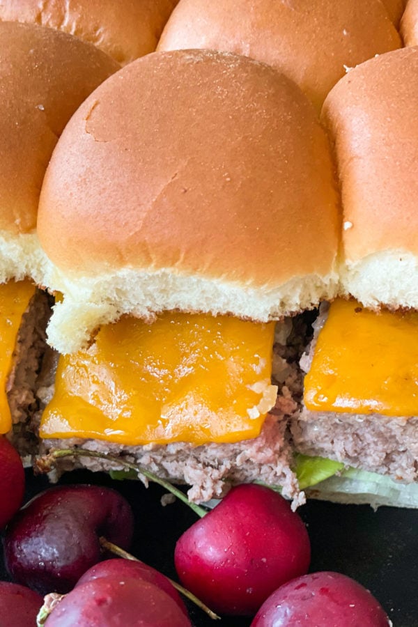 mini burgers with cheese