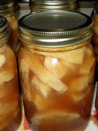 canned quart of apple pie in a jar