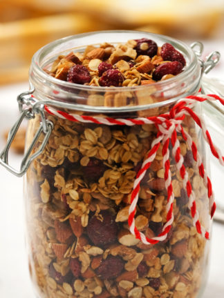 holiday gift of homemade granola