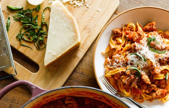 ingredients to make healthy chicken sauce for pastas