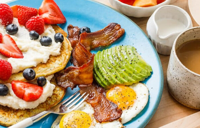 pepper bacon with eggs and pancakes