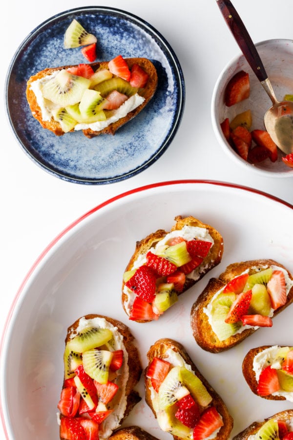 summer Strawberry Kiwi Crostini Bites