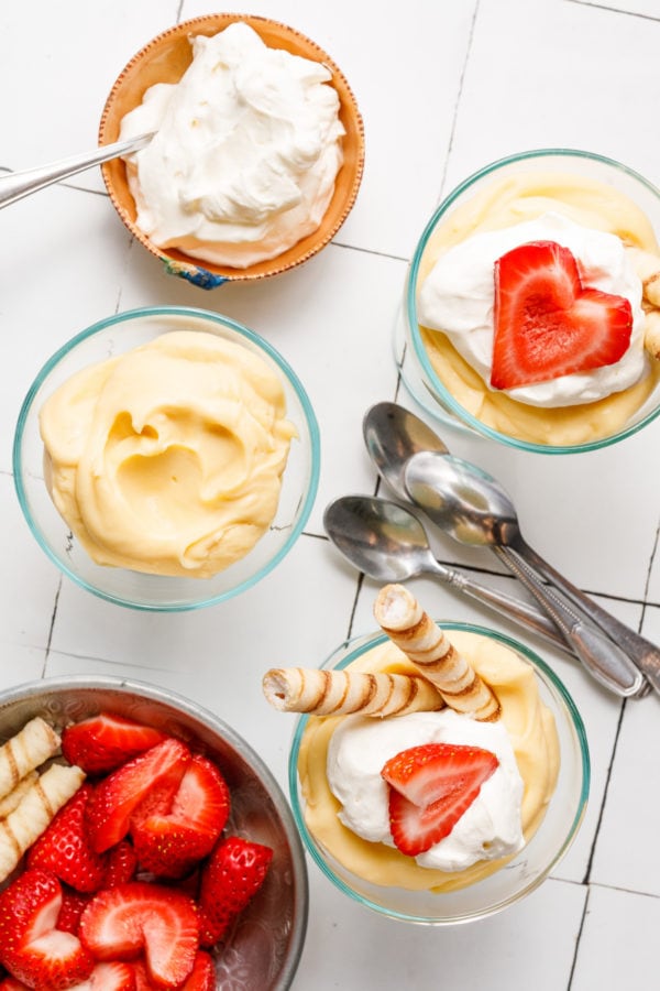 cups of Vanilla Pudding Parfaits