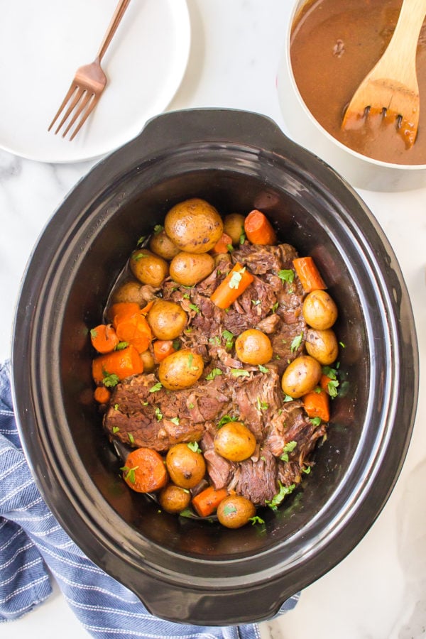 making slow cooker beef