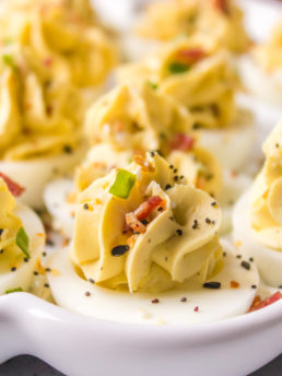 Breakfast Deviled Eggs with everything bagel seasoning