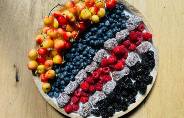 a round 4th of July Fruit Tray