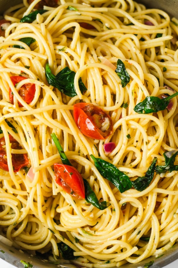 cooked Spaghetti with tomatoes and basil
