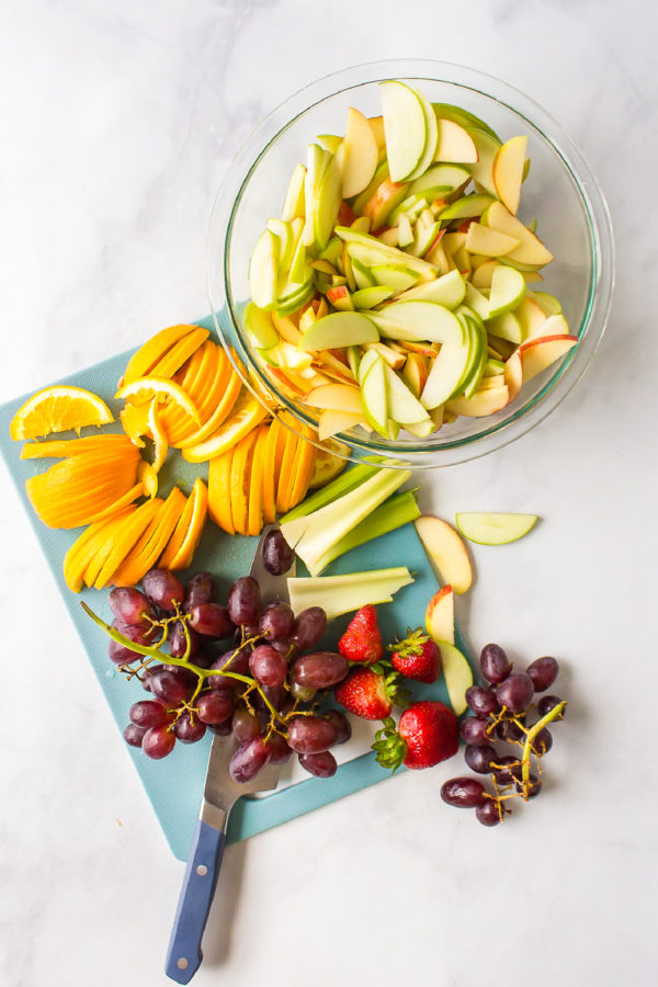 orange and apples slices with grapes