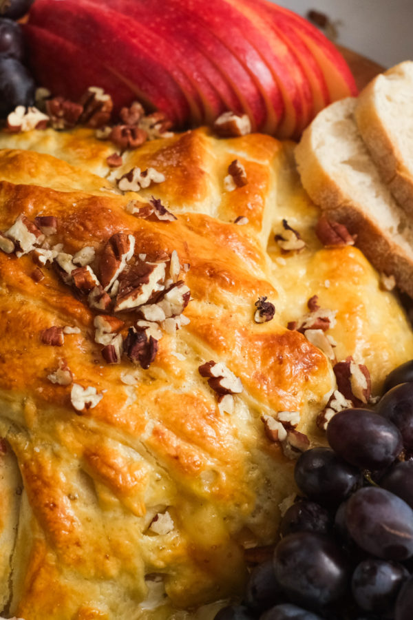 a baked brie with crust