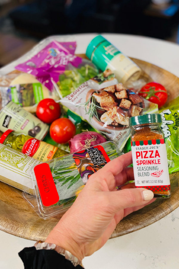 ingredients to make Pizza Salad