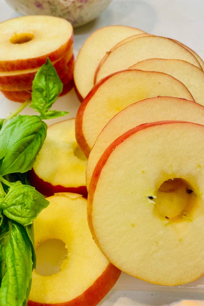 slices of honeycrisp apples