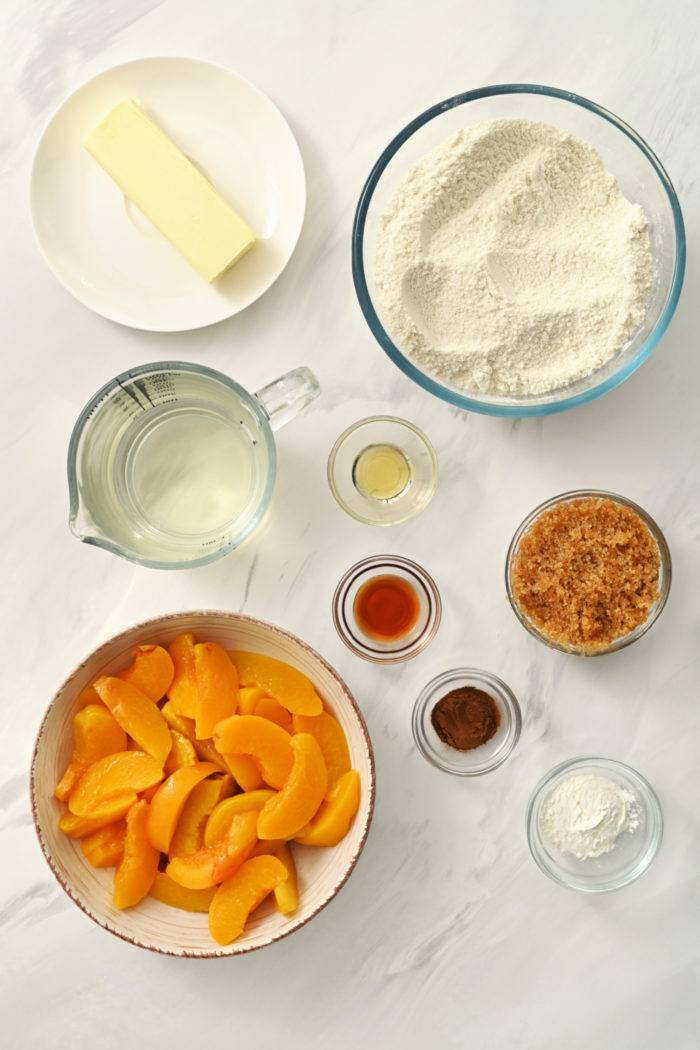 ingredients to make a cobbler with a can of peach and a cake mix