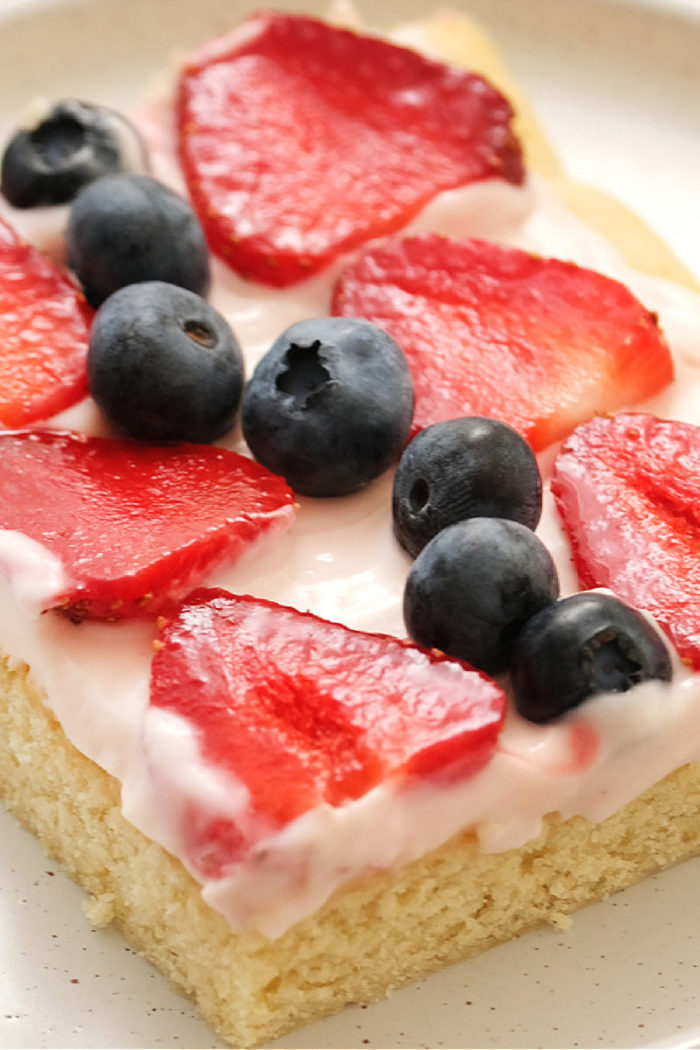 close up fruit pizza