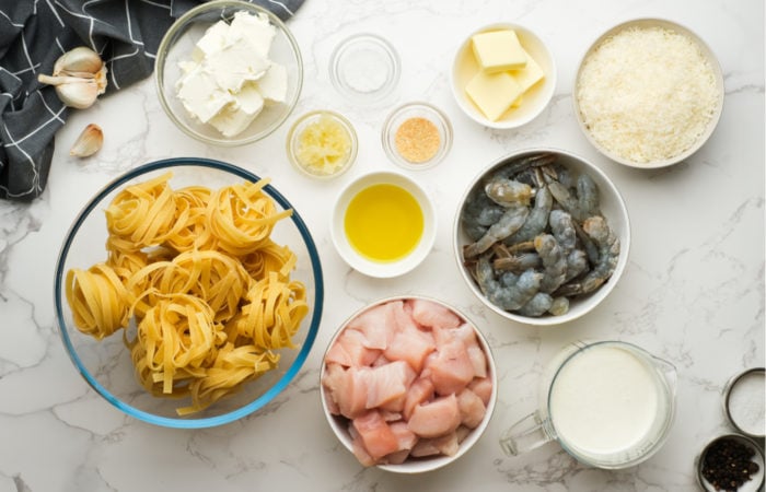 ingredients to make Alfredo Pasta with Chicken and Shrimp