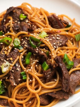 Mongolian Beef Noodle with sesame seeds