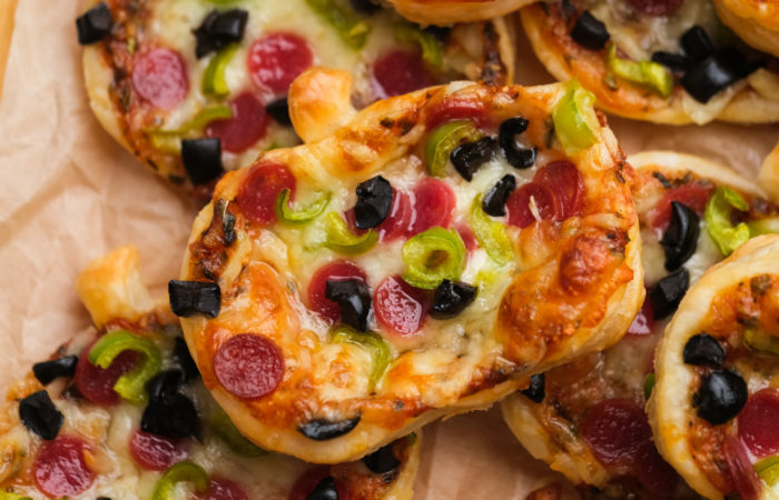 Cookie Cutter Pizzas Halloween (pumpkin)