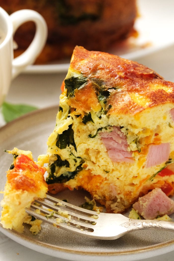 bite of ham and spinach Biscuit Breakfast Bake