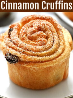 a raisin cruffin