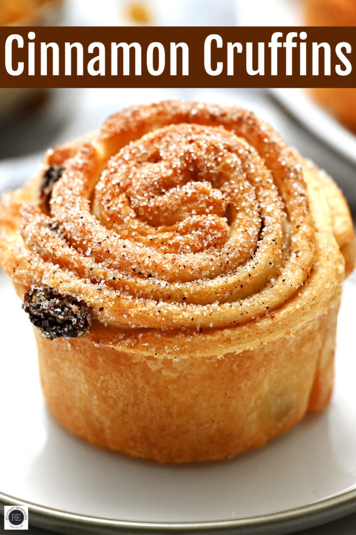 a raisin cruffin