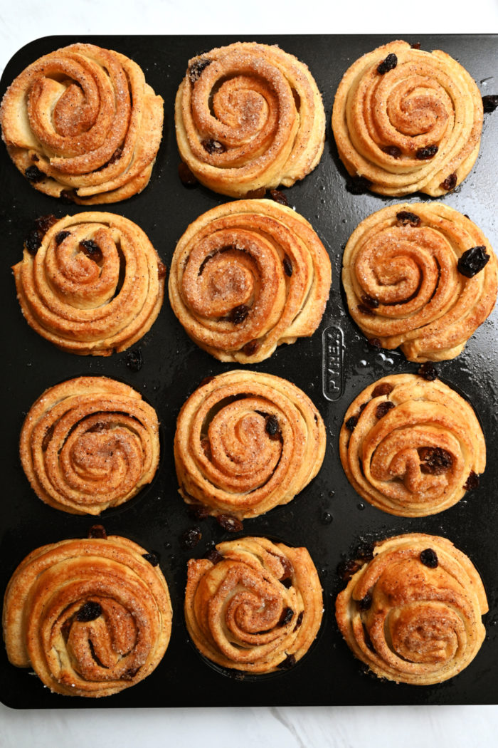 baked cruffins with raisin