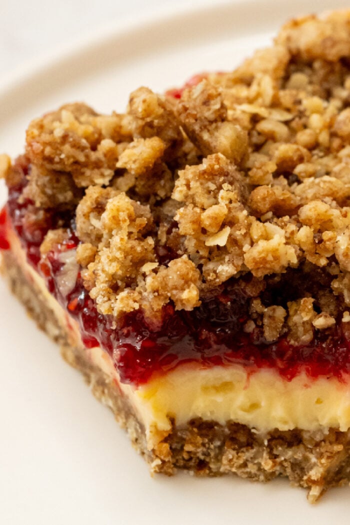 a delicious raspberry lemon square