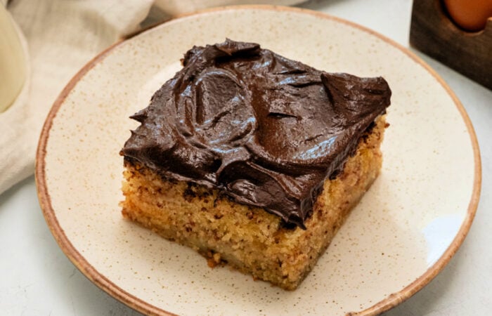 cake made with ripe bananas