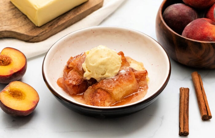 2 dumplings filled with peaches