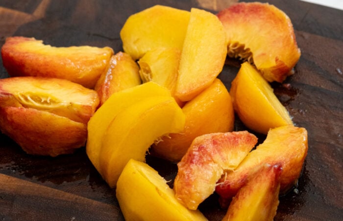 slicing peaches