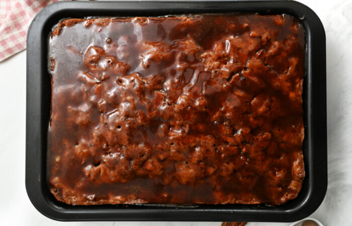 caramel sauce on cake