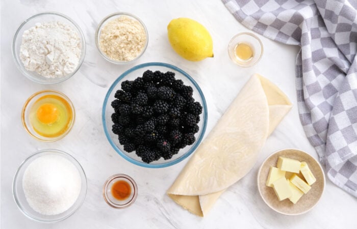 ingredients to make a Blackberry Crumble Pie