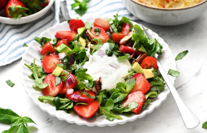 serving of Arugula Burrata Salad (with dressing)
