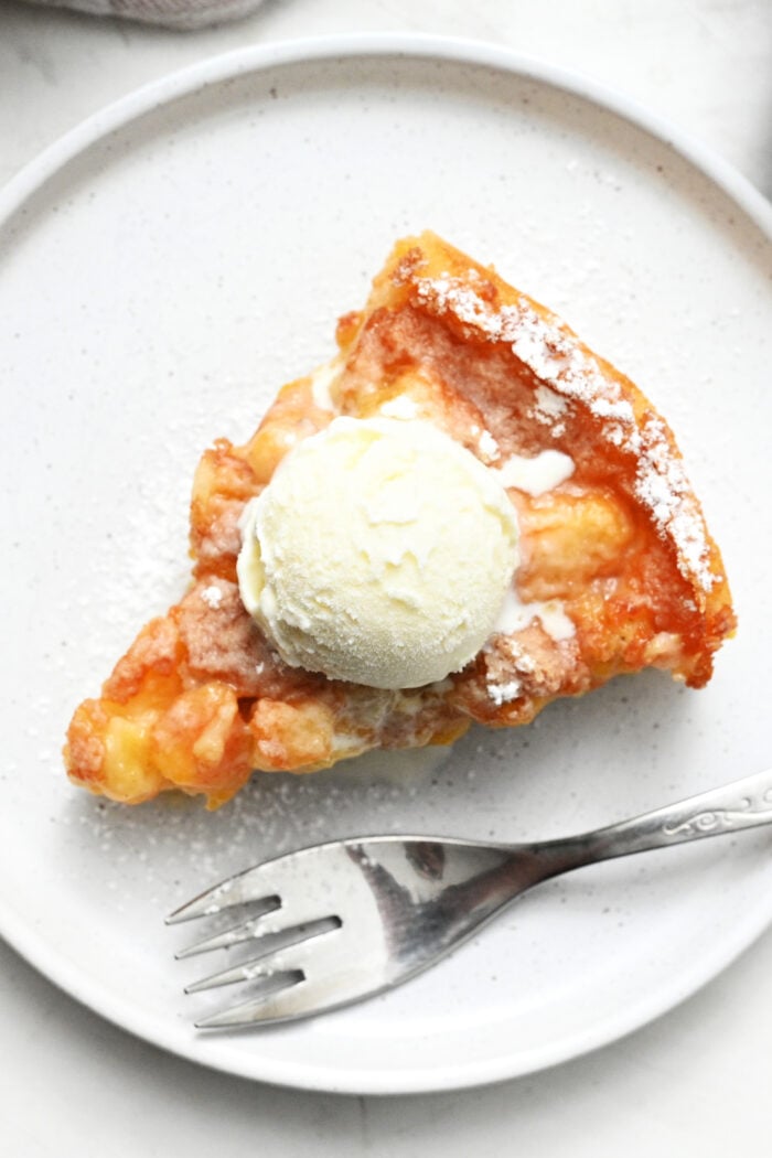 piece of peaches cake with ice cream