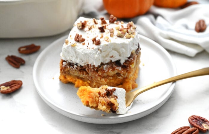 serving pumpkin cake